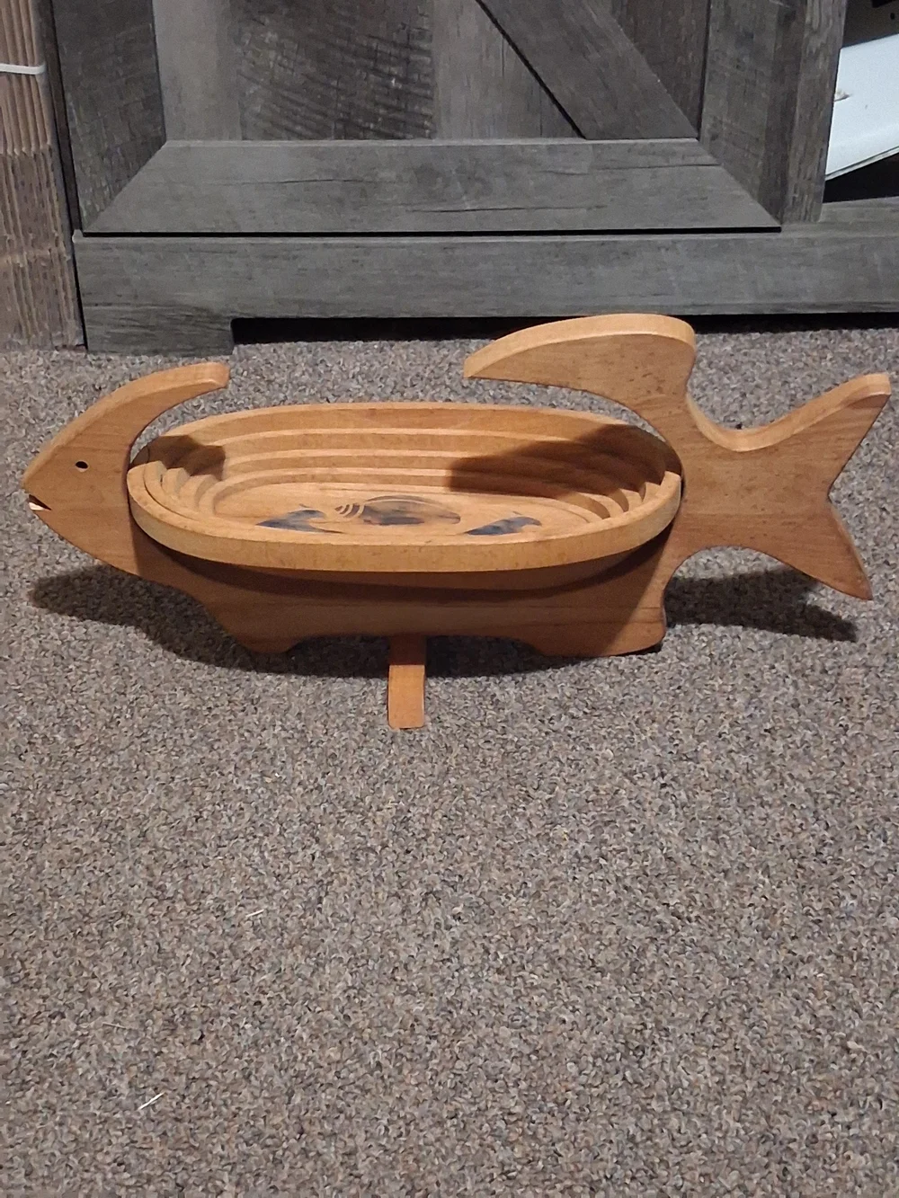 Vntg Handcrafted Wooden Fish-Shaped Accordian Basket- Natural Wood